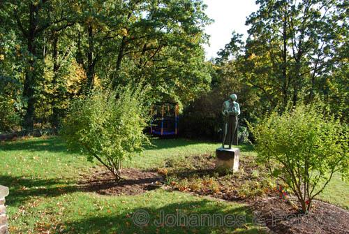 großes, parkähnliches Grundstück