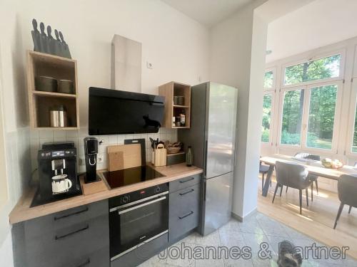 Küche mit Einbauküche