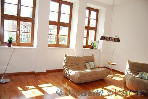 sehr helles Wohnzimmer nach Süden