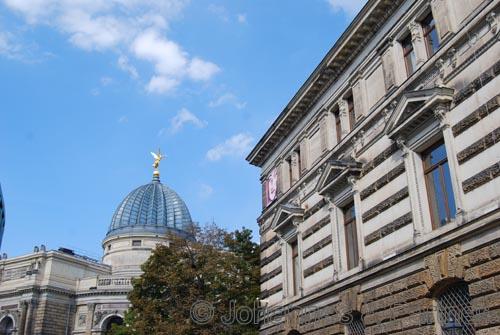 herrliche Lage des Hauses zwischen Albertinum und Frauenkirche