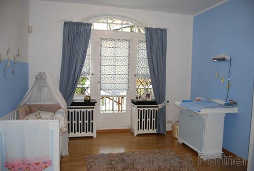 große, helle Zimmer