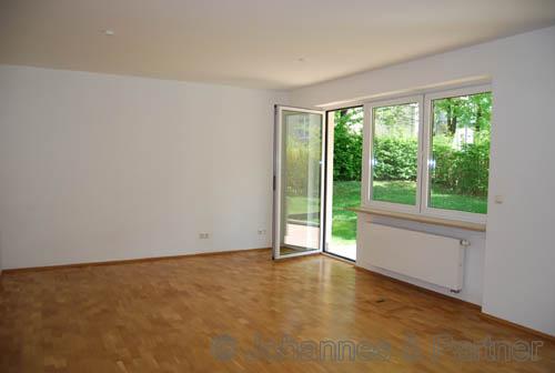 Teil des großen Wohnzimmers (Foto aus der fast baugleichen Wohnung im Erdgeschoss)