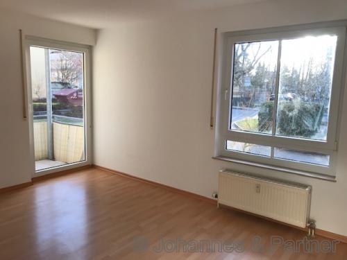 großes, helles Wohnzimmer