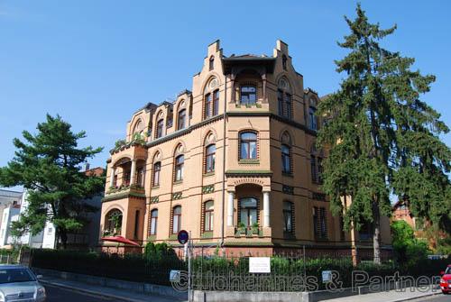 Hausansicht mit Erker