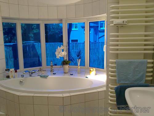 Bad mit Badewanne