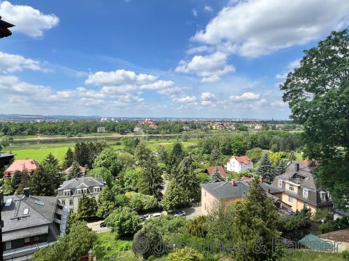herrlicher Blick aus der Wohnung über Elbe und Dresden