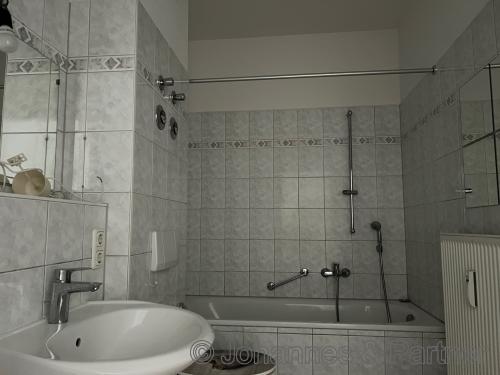Bad mit Badewanne