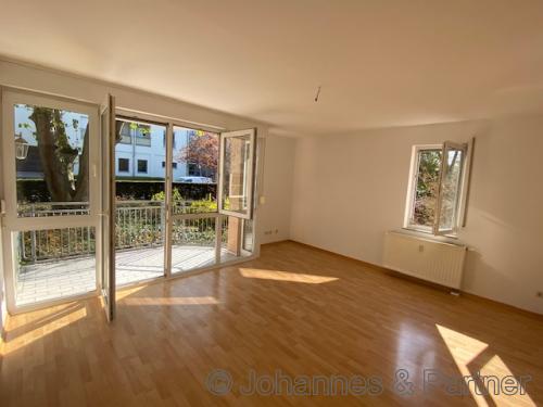 großes und helles Wohnzimmer