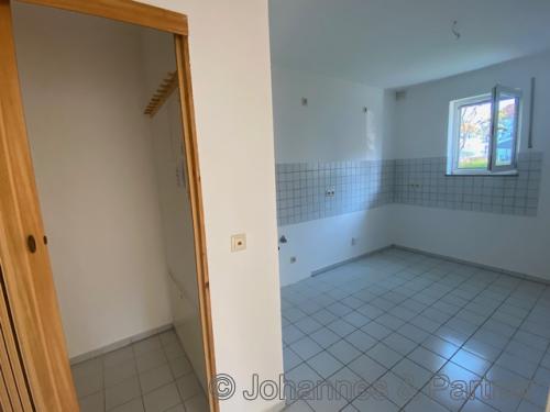 Küche mit Abstellraum