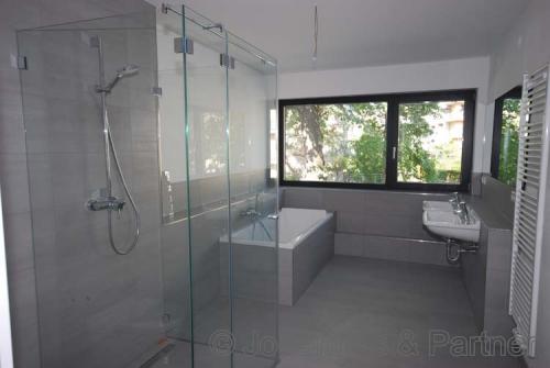 großes Badezimmer