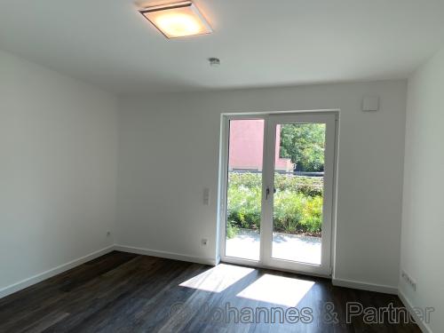 Zimmer mit Terrasse (ähnlich) Zimmer mit Terrasse (ähnlich)