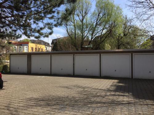 Garagen auf dem Grundstück