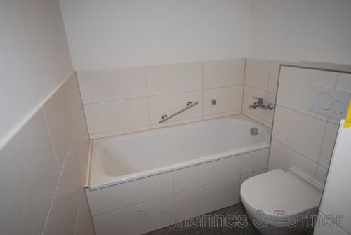 Bad mit Badewanne 