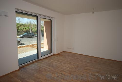 großes, helles Wohnzimmer