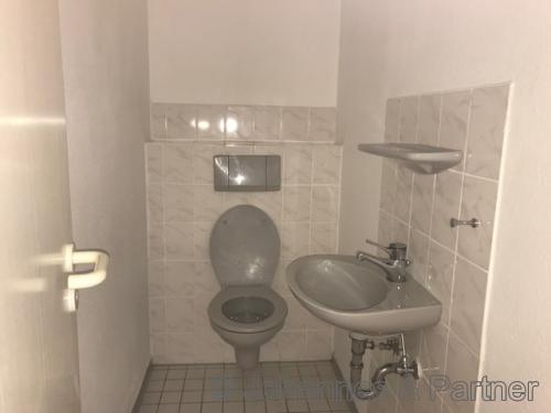 separates WC