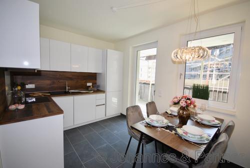 große, helle Küche (Beispiel Musterwohnung)