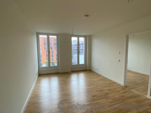 großes, helles Zimmer 