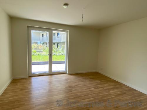 große, helle Zimmer