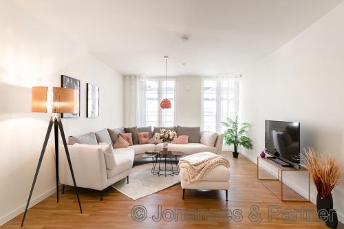 großes, helles Wohnzimmer (Beispiel Musterwohnung)