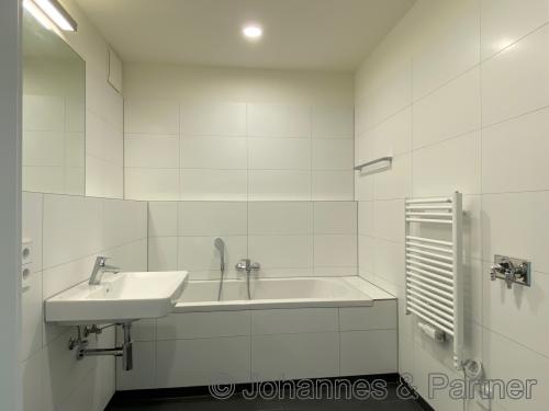 großes, helles Zimmer (Beispiel Musterwohnung)