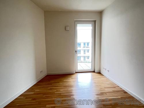 Zimmer mit Balkon ähnlich