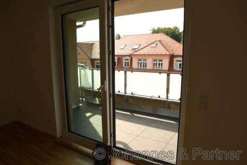 Wohnzimmer und Balkon
