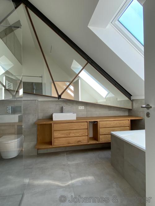 großzügiges Badezimmer