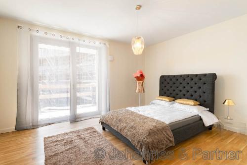 großes, helles Schlafzimmer (Beispiel Musterwohnung)