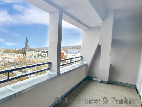 große Loggia und Ausblick (ähnlich)