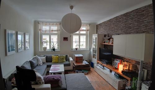 großes, helles Wohnzimmer