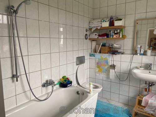 Bad mit Badewanne
