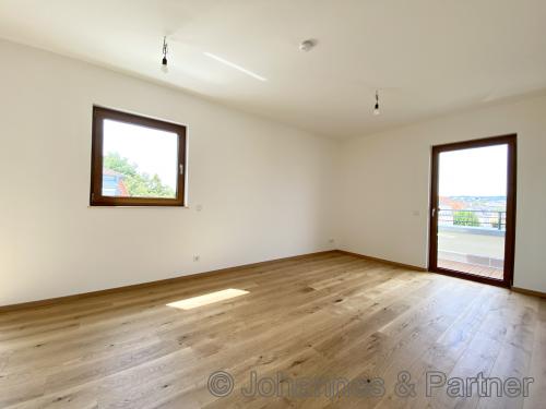 große, helle Zimmer