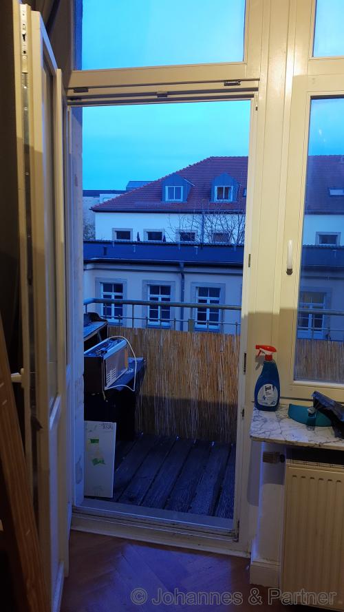 Wohnzimmer mit Balkon