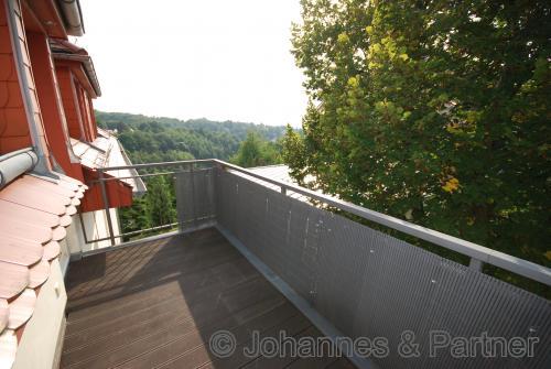 schöner Balkon (Foto aus der Wohnung darüber)