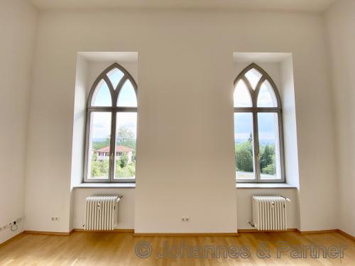 sehr schöne große Fenster in der gesamten Wohnung, dadurch sehr hell