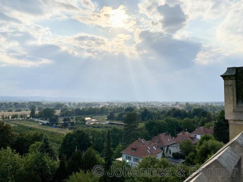 herrlicher Blick von der Dachterrasse in alle Richtungen