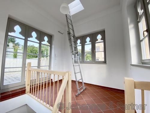 weiteres Galerie-Zimmer im Turmgeschoss mit Zugang zur Dachterrasse und zum Turm
