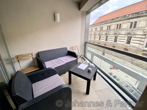 Balkon/Loggia mit Blick zu Albertinum und Kunstakademie