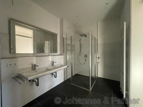 Bad mit Dusche