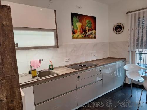 Küche mit Einbauküche 