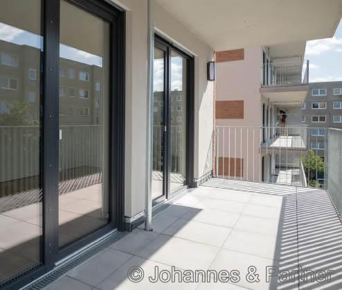 großer Balkon