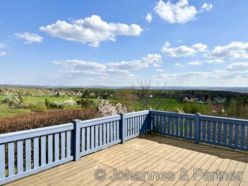 große Terrasse nach Süden mit unverbaubarem Traumblick ins Naturschutzgebiet