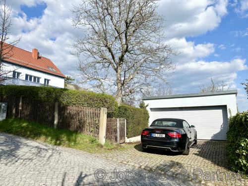 große Doppelgarage