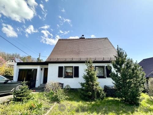 Hausansicht von der Straße 