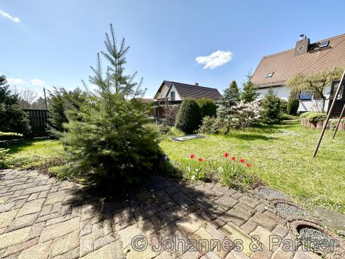 Ansicht des zweiten Gartenhauses (links neben dem Haupthaus)