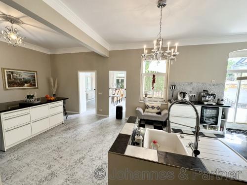 sehr große Wohnküche