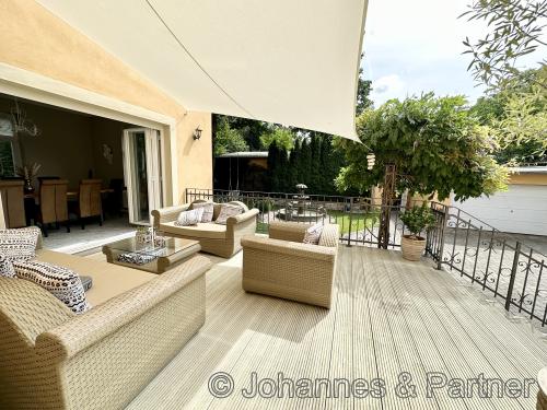 große Terrasse nach Südwesten