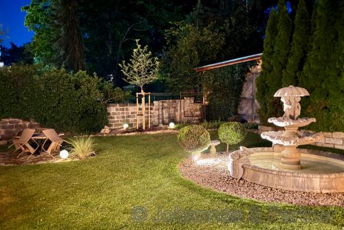 Garten bei Nacht