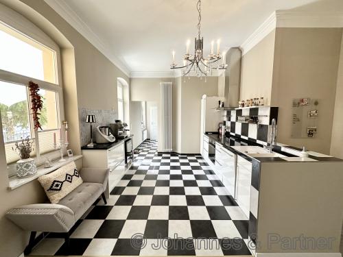 Teil der sehr großen Küche