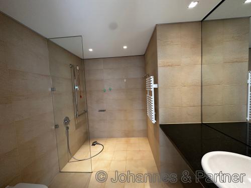 Bad mit Dusche Bad mit Dusche